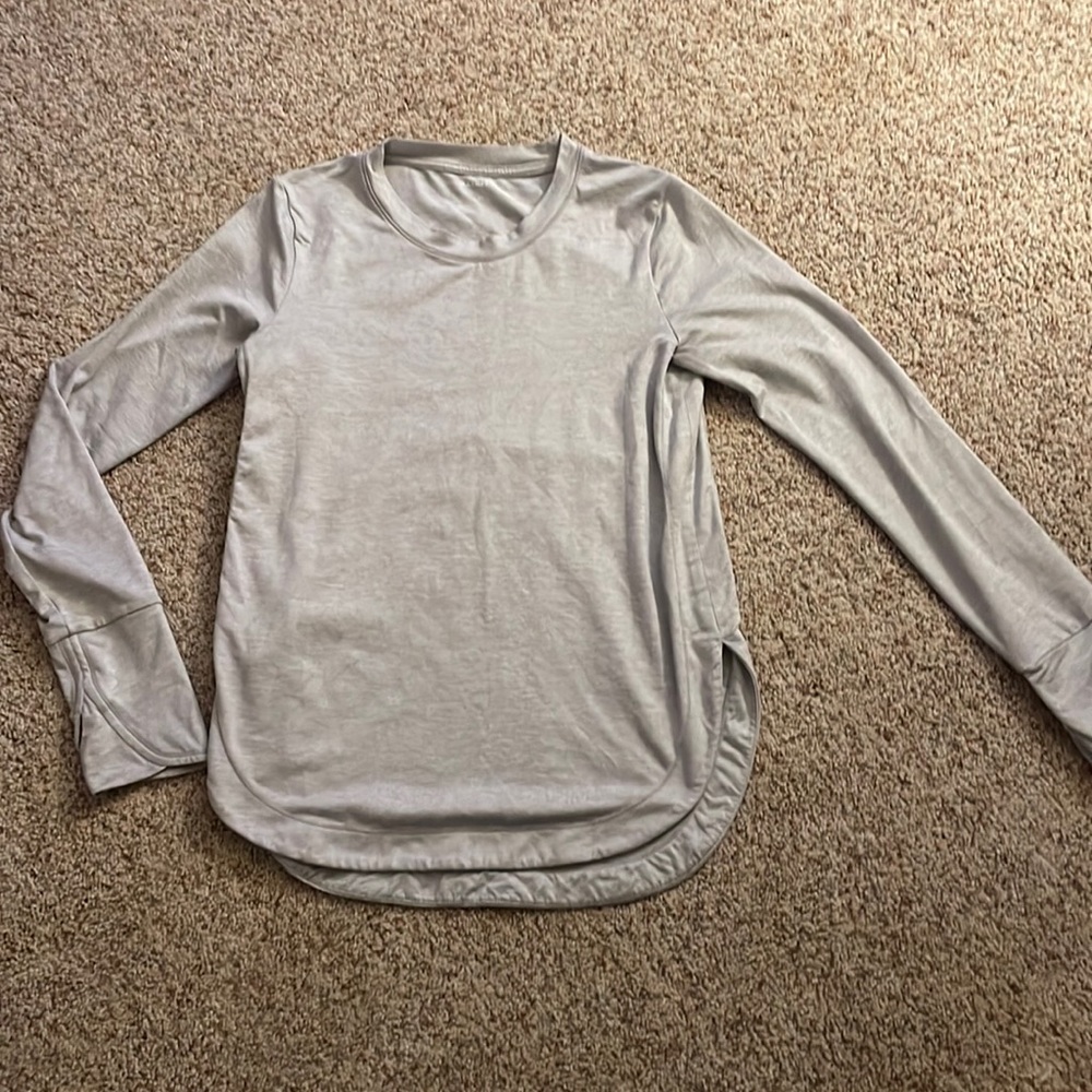 Athleta Long Sleeve Tee in Light Gray